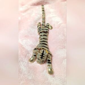 Tiger shoulder brooch